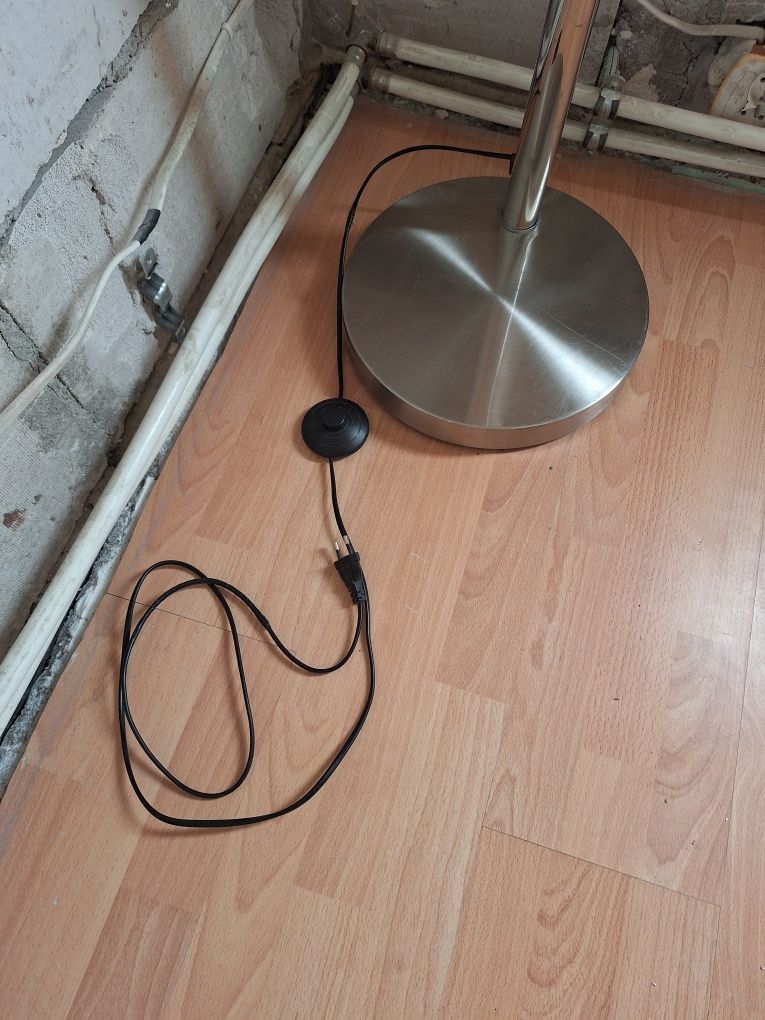 Lampa podłogowa srebrna