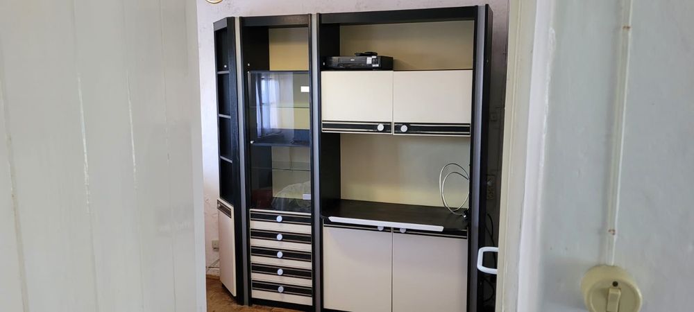 Armário de sala modular com vidro usado, em boas condições