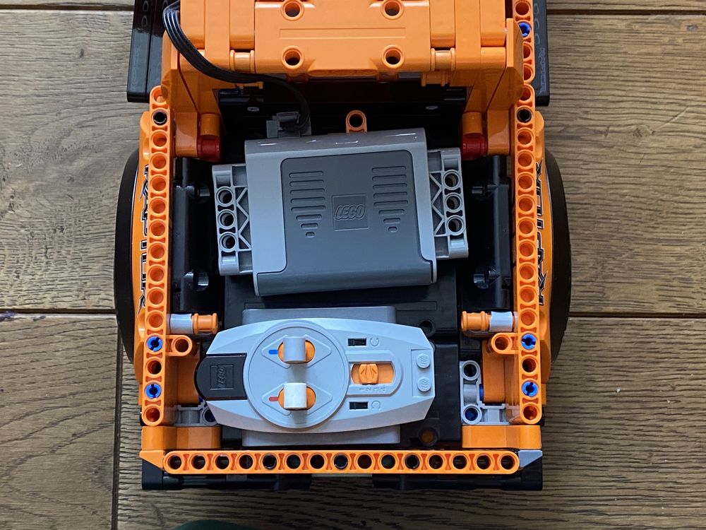 LEGO Technic, Ford F-150 Raptor 42126 z elektroniką. RC