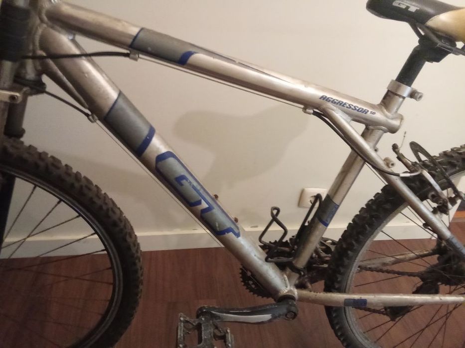Bicicleta GT avalanche 3.0 e  GT agressor 1.0