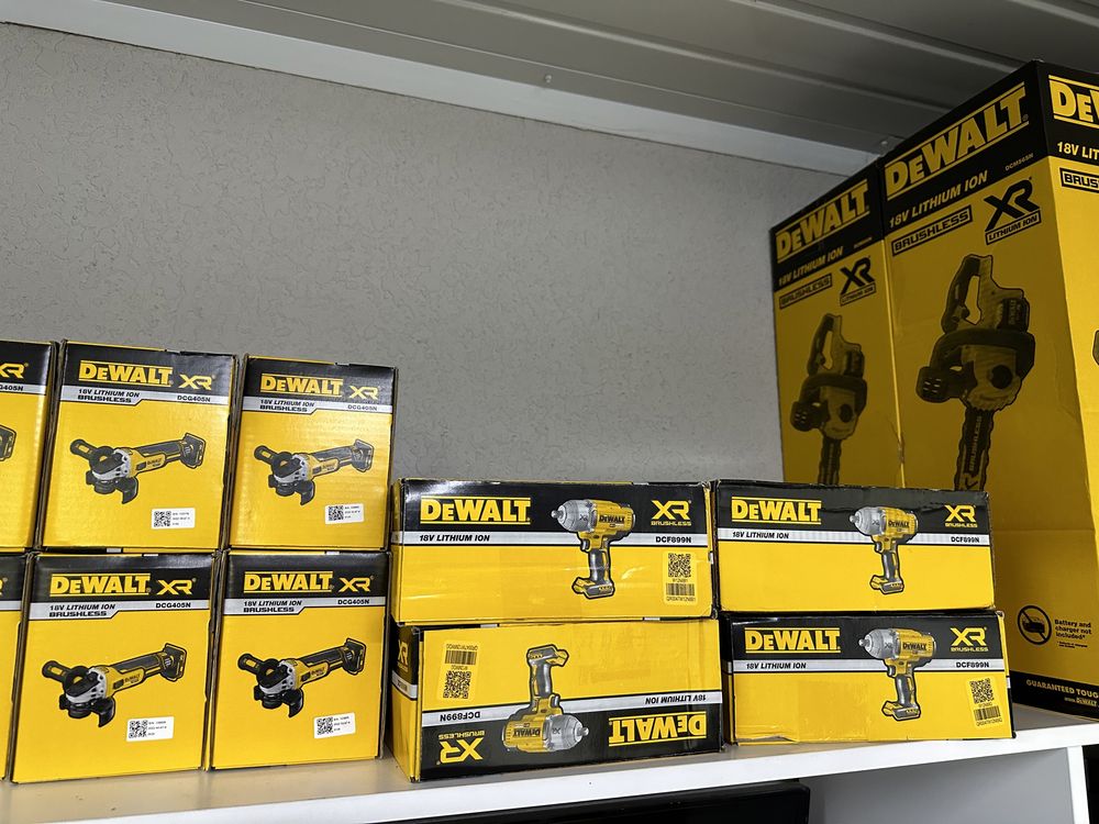 Безщітковий аккумуляторний гайковерт DeWalt DCF899  brushless