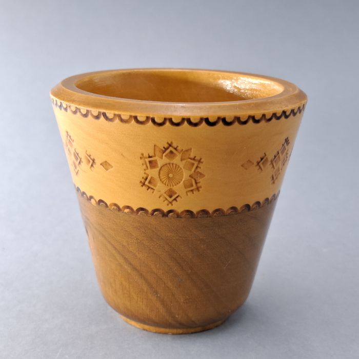 lata 60/70-te piękny drewniany pojemnik kubek cepelia