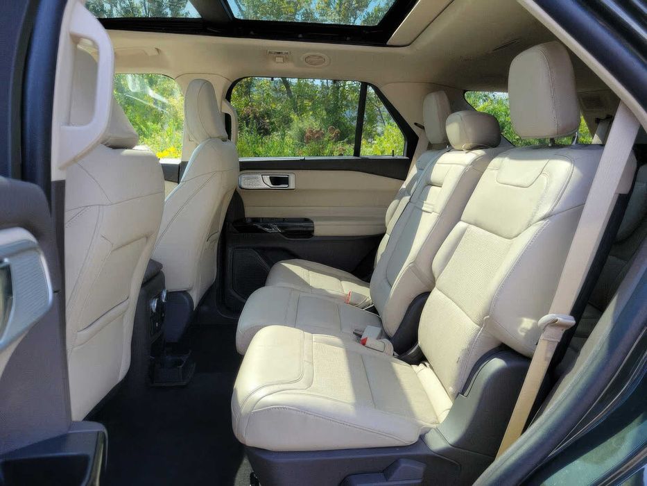 Ford Explorer Platinum      2022