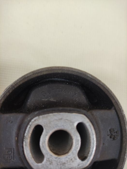 Продам подушка двигуна.