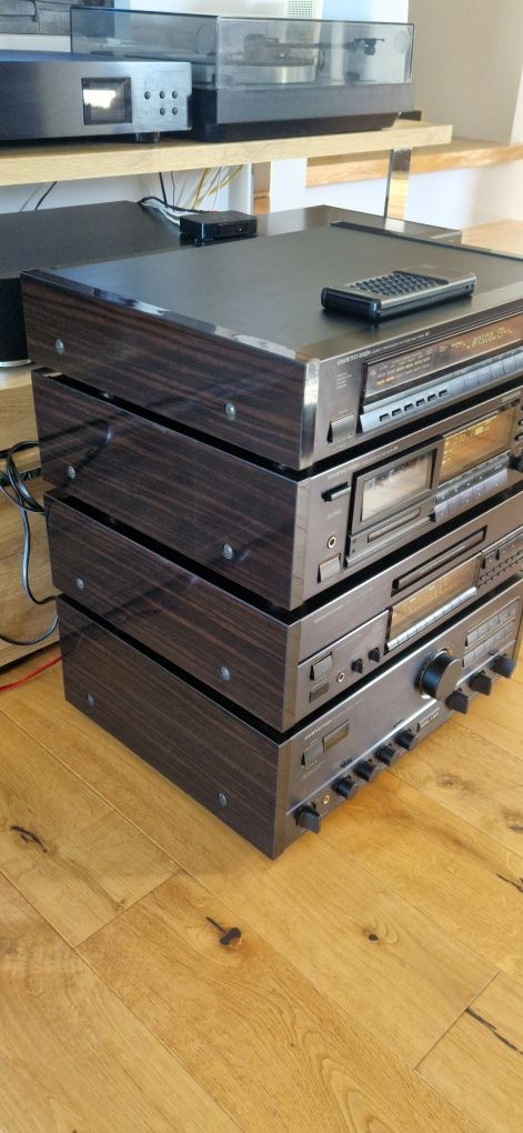 Onkyo Integra R1