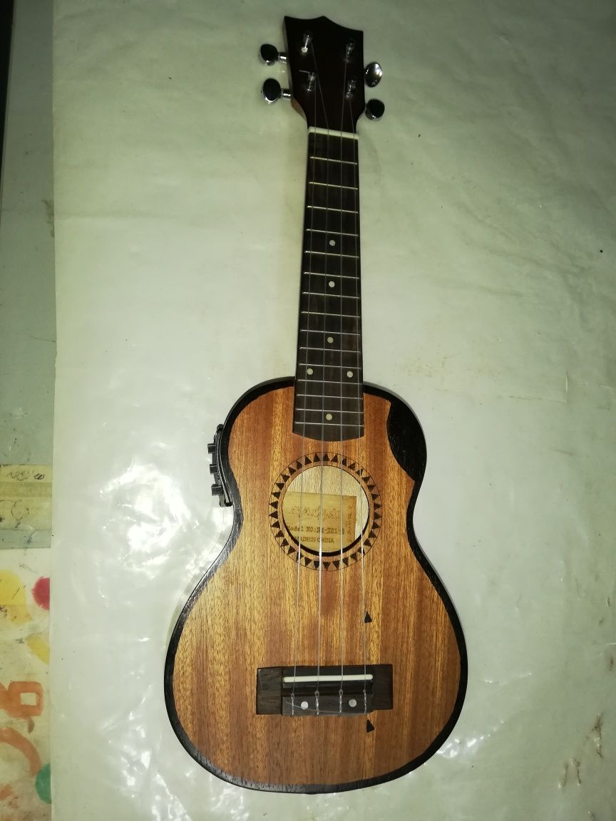 Ukulele elétrico soprano novo