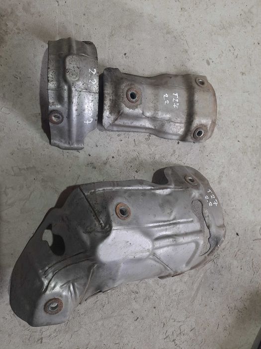 Захист защита ободок кожух колектора каталізатора Тойота Авенсіс т27