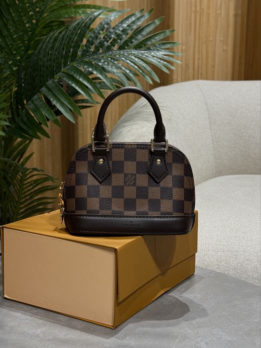 Torebka mini Louis Vuitton alma nano