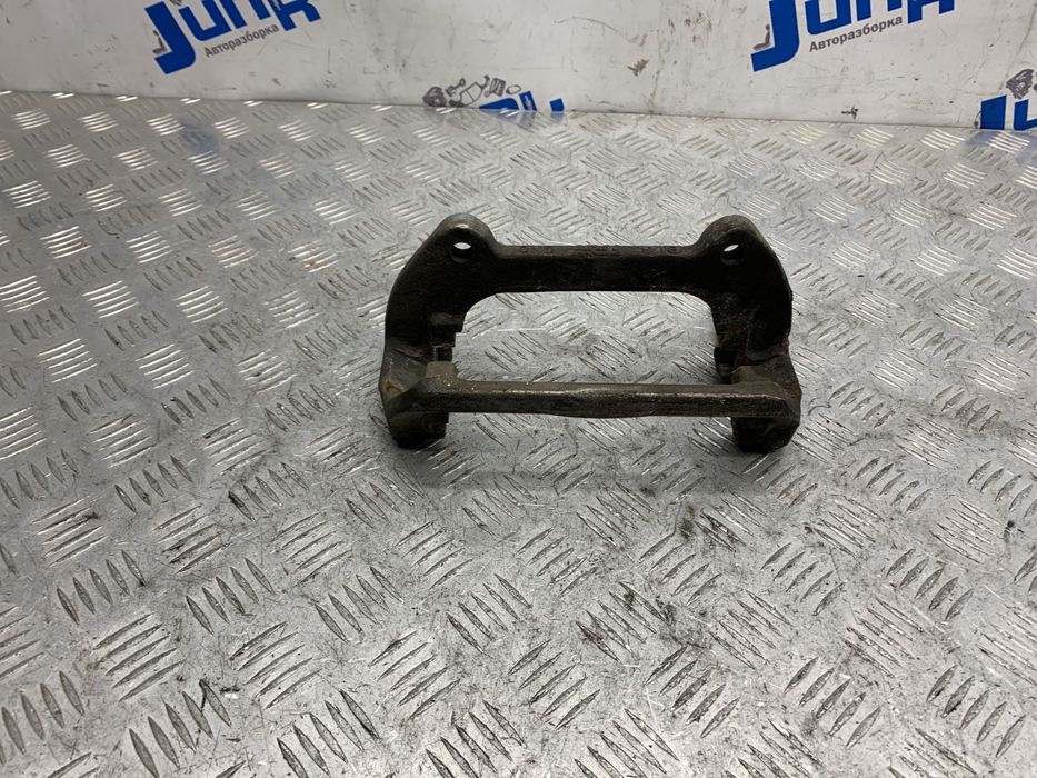 Скоба переднего левого суппорта 3Q0615125 для Volkswagen Tiguan II 201