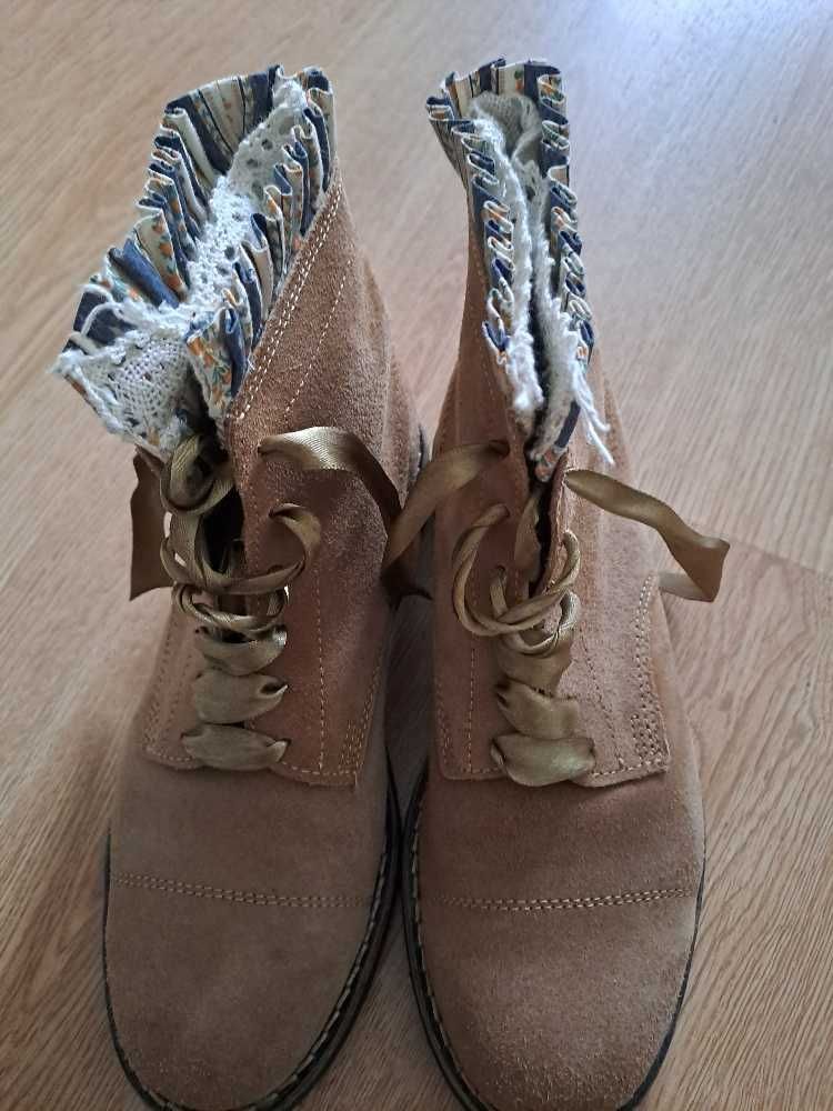 Botas de Pele - Elegância e Delicadeza!
