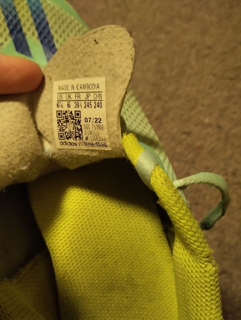 Футзалки Adidas р.39 б/у