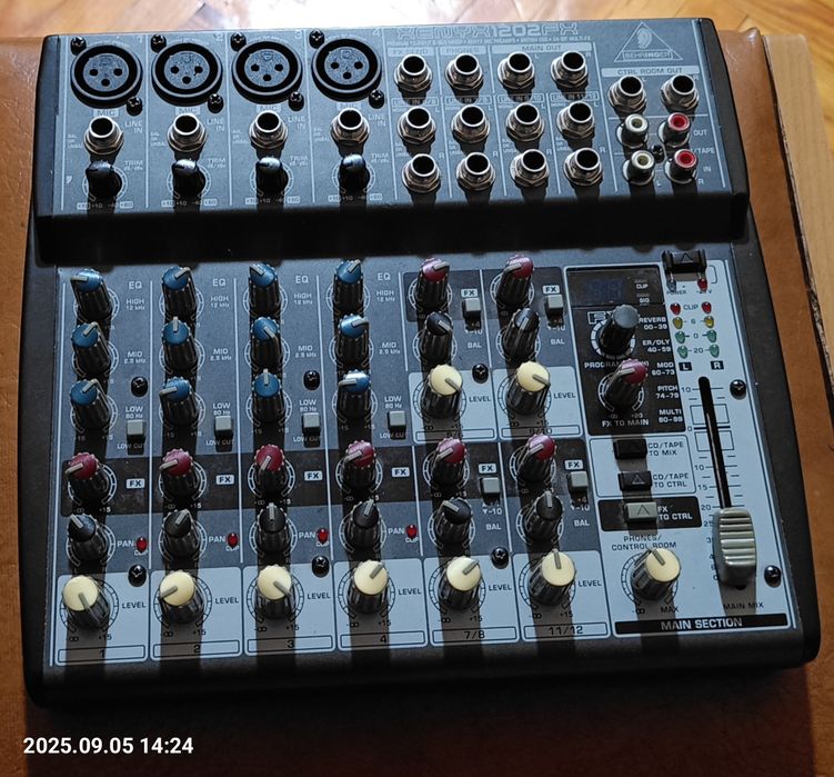 Мікшерний пульт Behringer XENYX 1202 FX