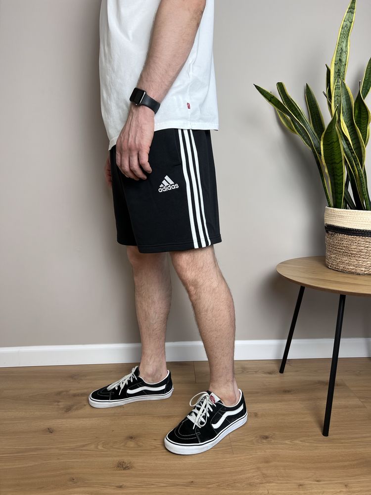 Оригінальні Шорти Adidas  чорного кольору !