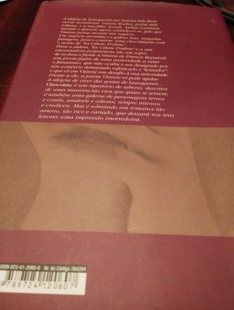 Livro "Chocolate Um (doce) romance de sabores e afectos"