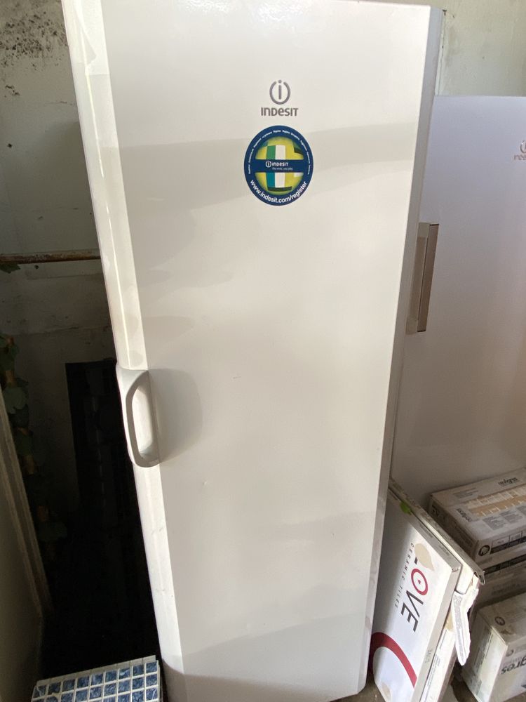 Indesit arca congeladora vertical