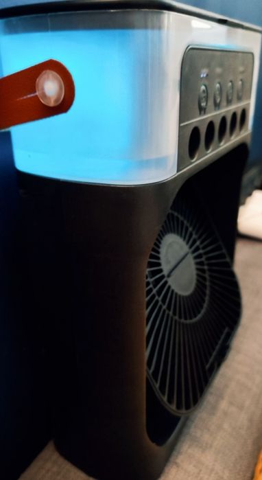 Wentylator nabiurkowy z mgiełką wodną biały