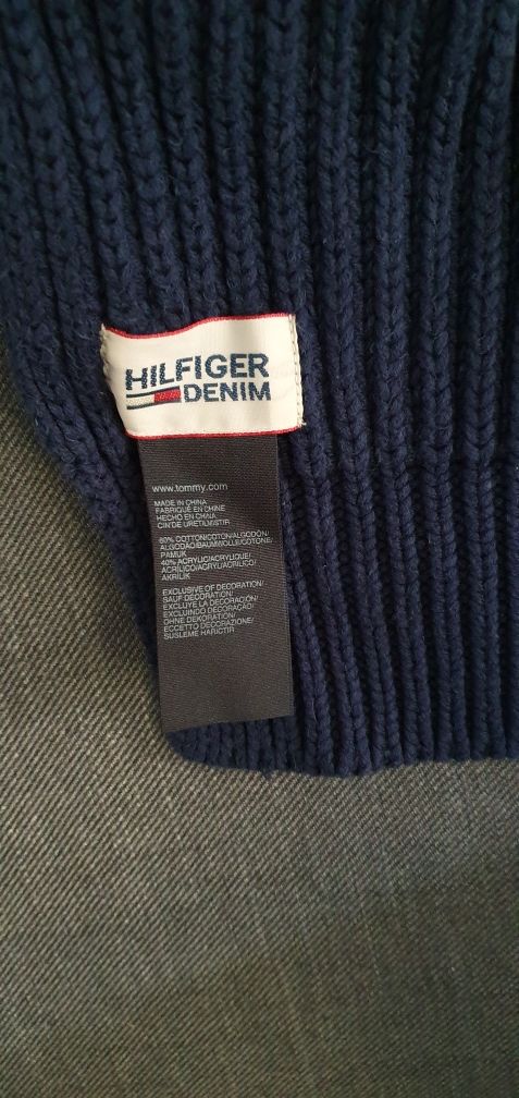 Tommy Hilfiger szal czapka