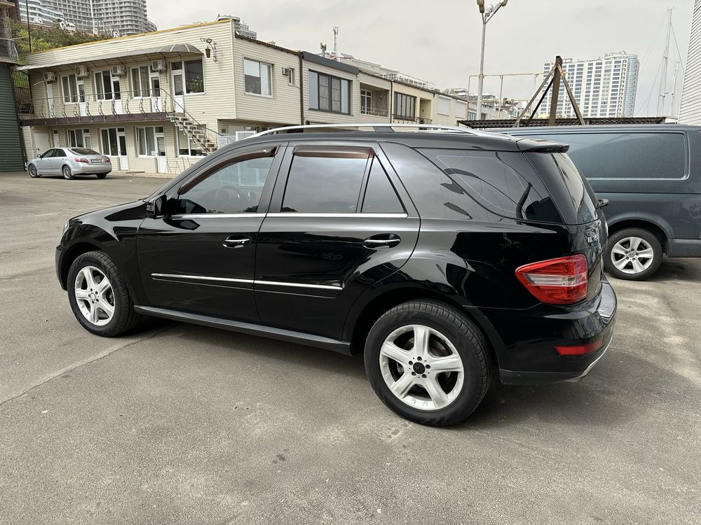 Продам Mercedes-Benz ML 350 2011 год.