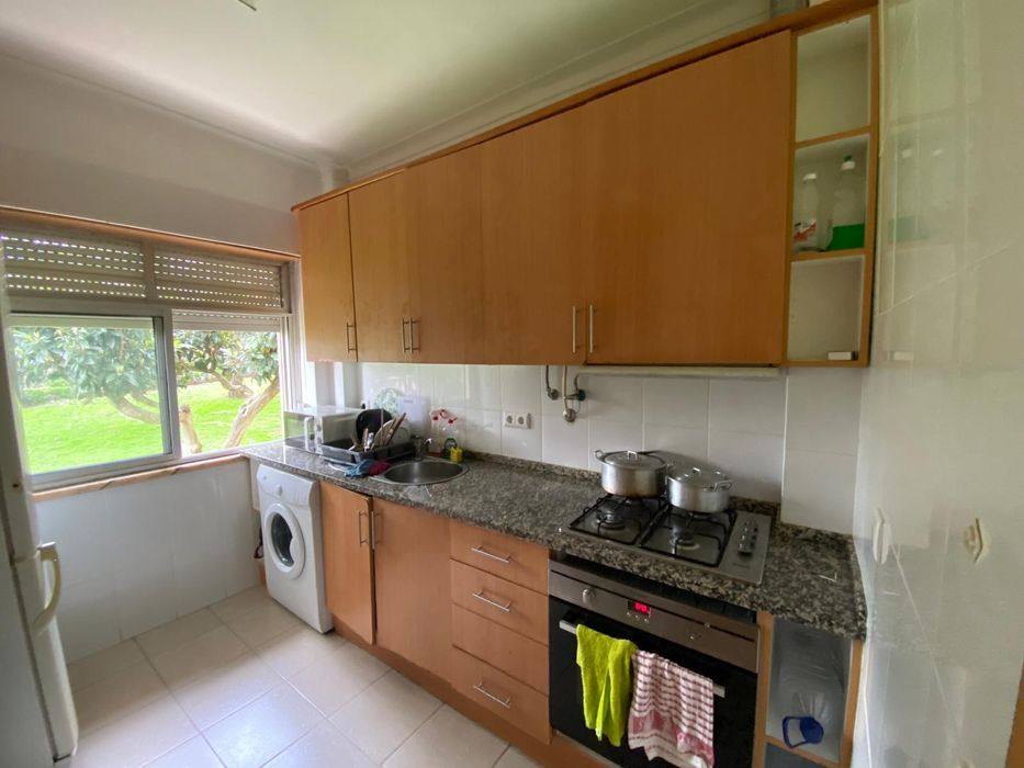 Alugo quarto em Massamá para casal