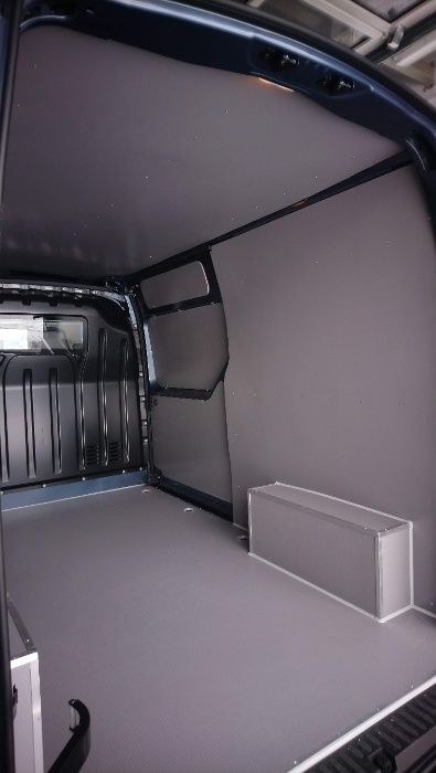 Renault Master L2H2 Zabezpieczenie podłogi, drzwi i boków w busie