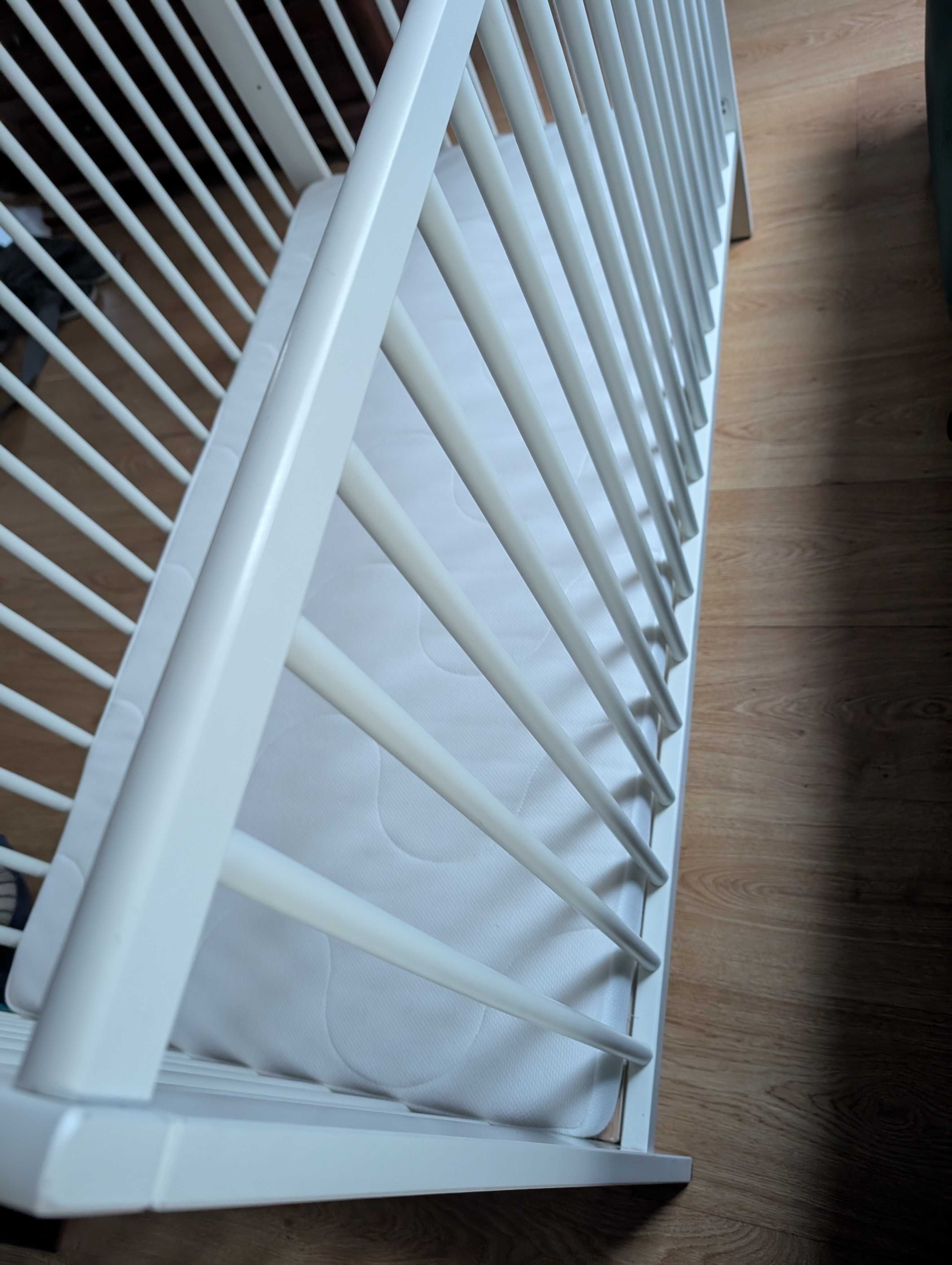 Łóżeczko IKEA GULLIVER z materacem 120x60, ochraniacz merino, stan BDB