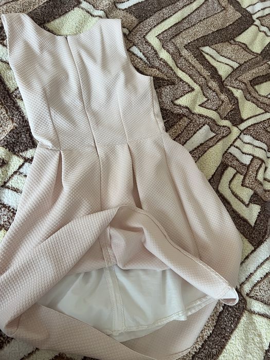 Пудрова сукня з бантиком, підкладкою та замочком