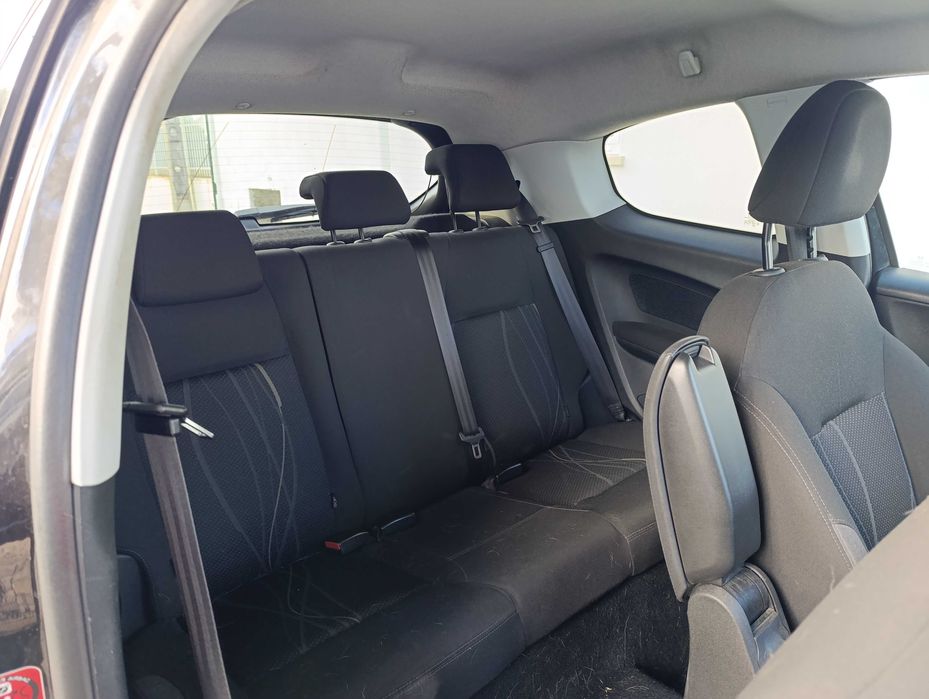 Peugeot 208 1.6 HDi (2012)