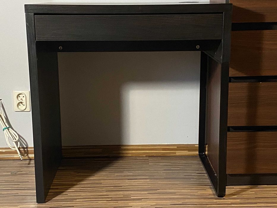 Biurko IKEA Micke / 73 x 50 cm / ciemne drewno