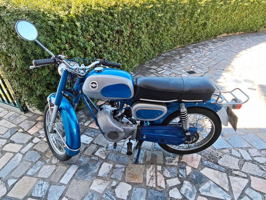 Motorizada Famel Periquito