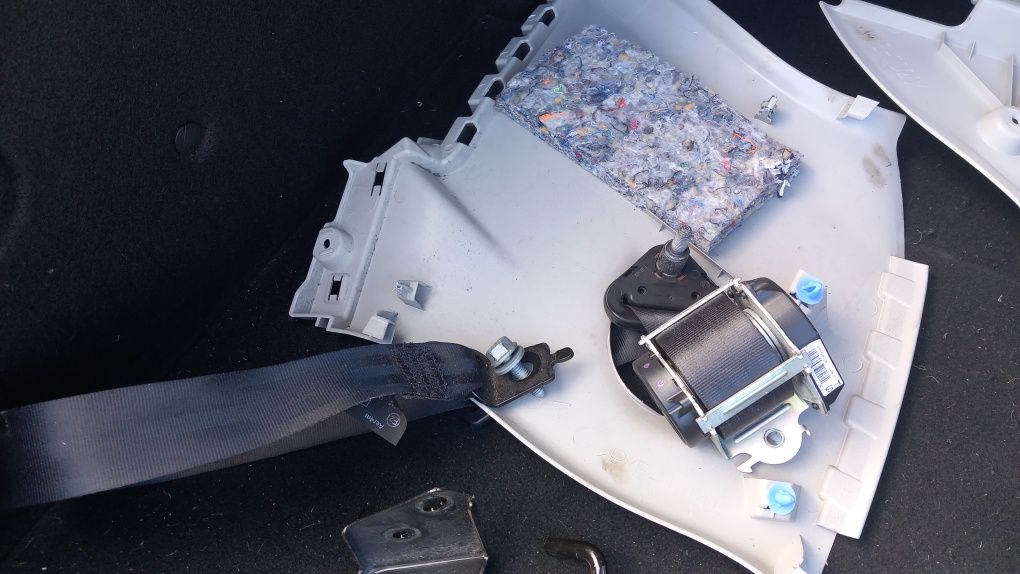 Cintos traseiros Renault Zoe e Renault Clio IV