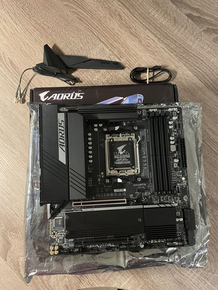 GIGABYTE B650M AORUS Elite ax wifi Am5 Ryzen pcie5 m2 mAtx див. опис