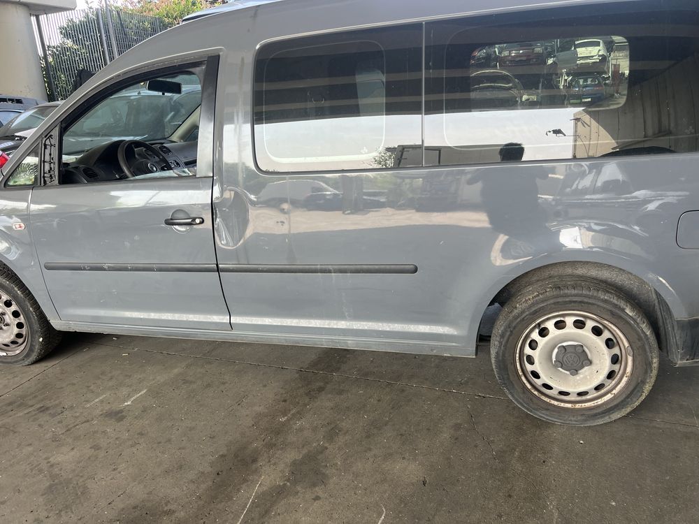 Volkswagen Caddy 2012 silnik 1,6 diesel automat maska drzwi caroseria
