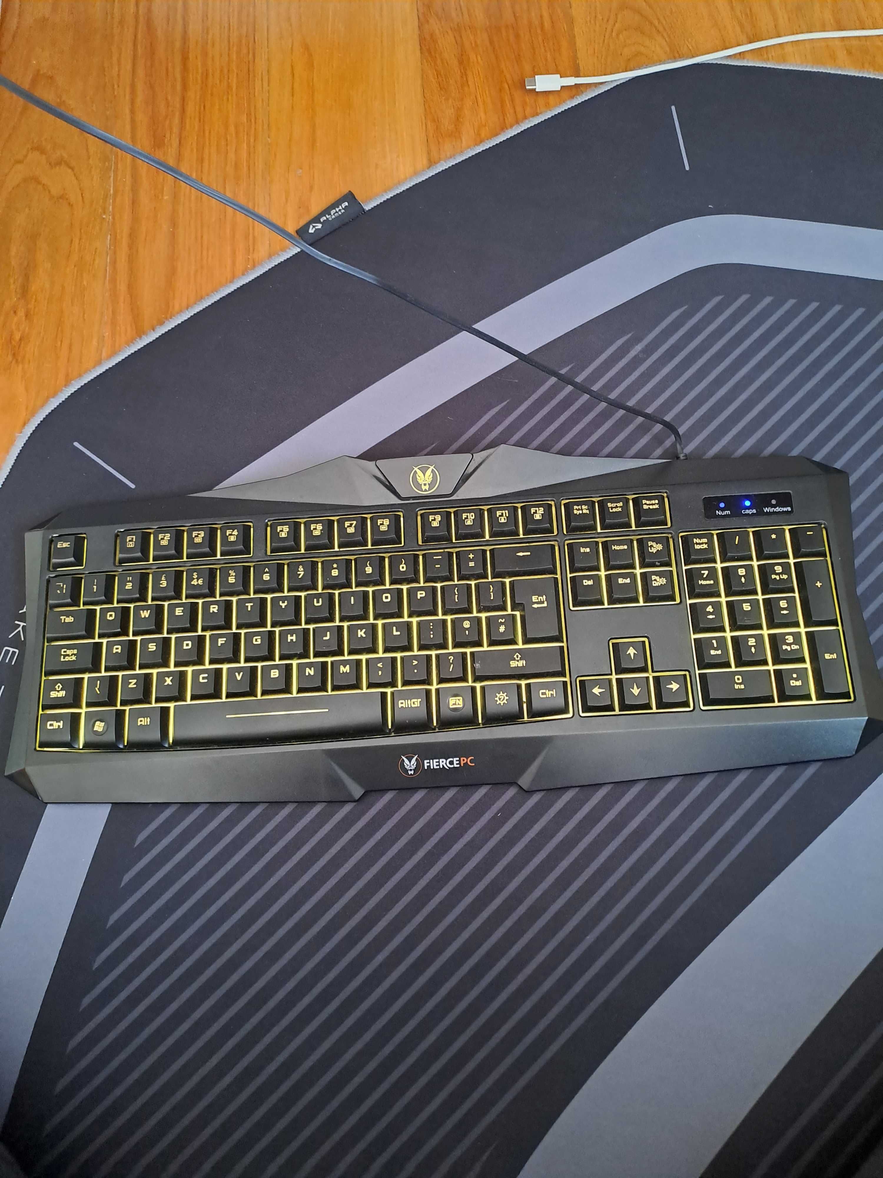 Teclado gamer de membrana RGB (com 7 cores)