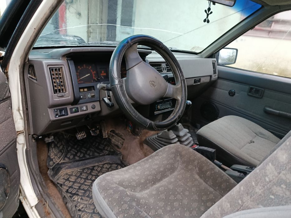 Nissan tirano 1 1988