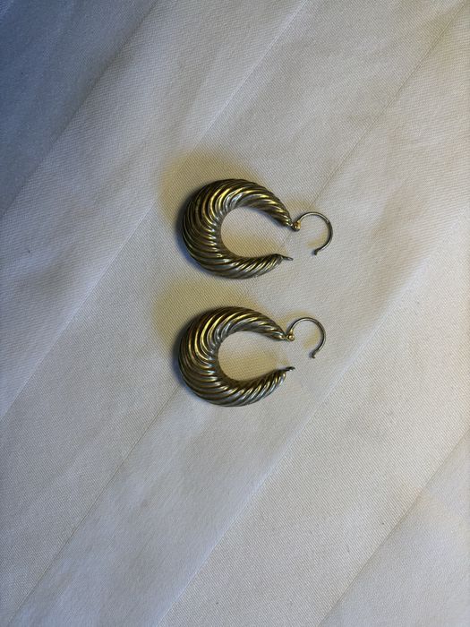 Brincos em ouro? Foram-me oferecidos por uma avó ha uns 40 anos.