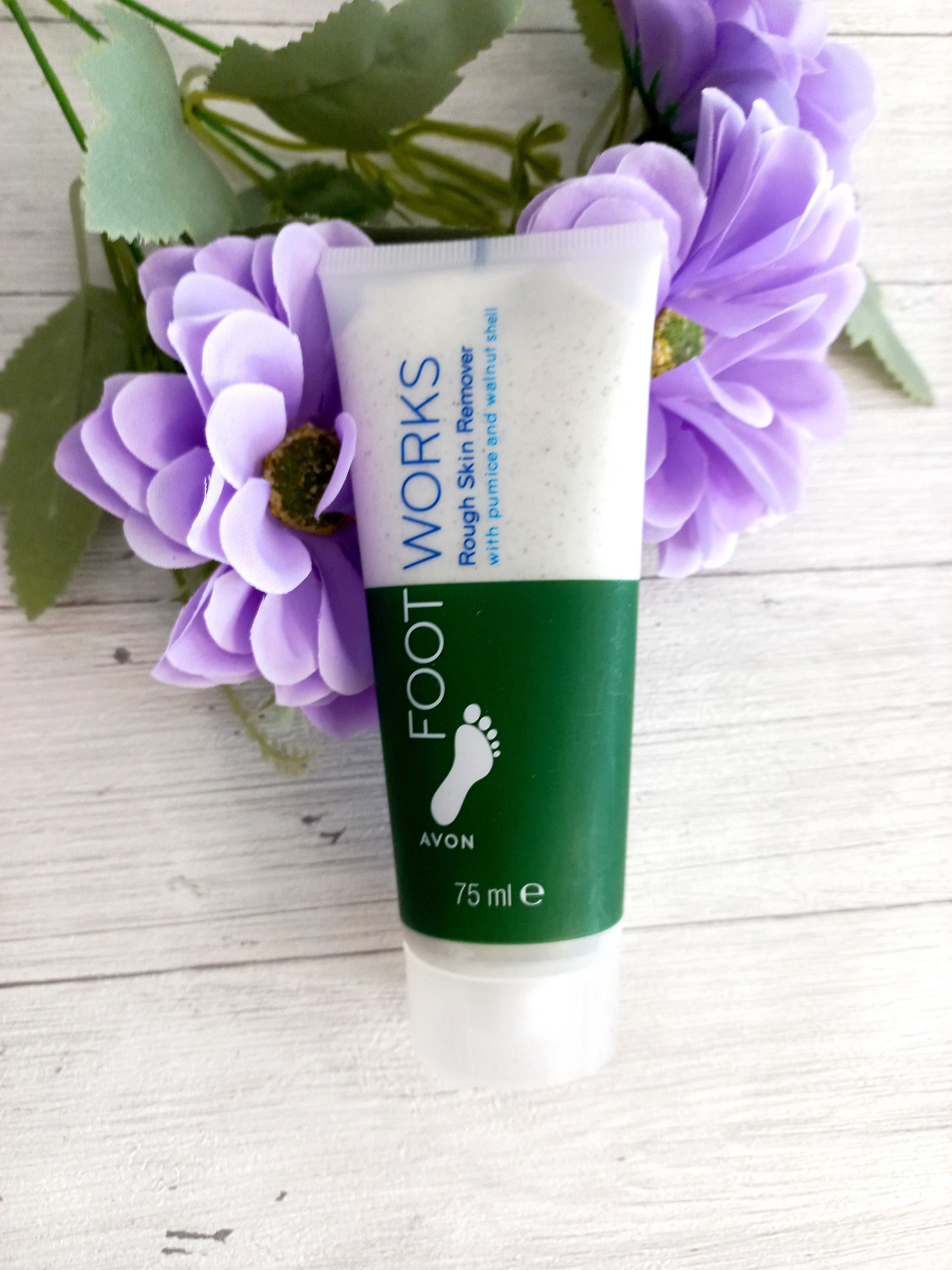 Złuszczajacy peeling do stóp Avon Footworks