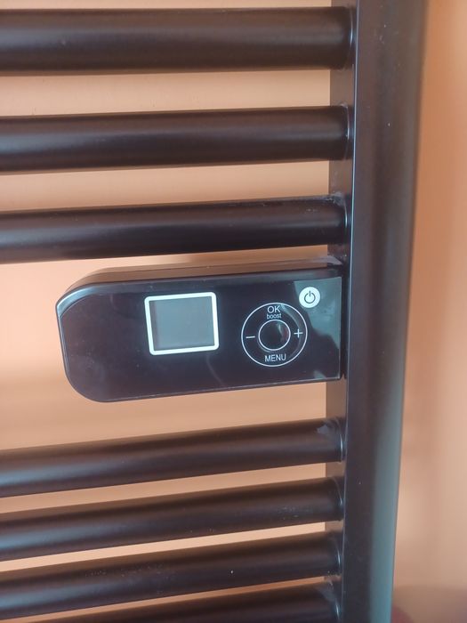 Grzejnik Czarny Łazienkowy 500W z Wyświetlaczem
