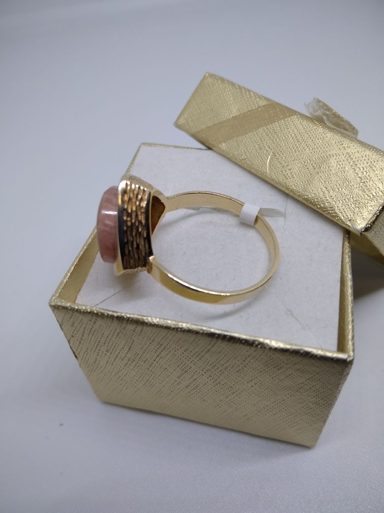 Złoty pierścionek z rodochrozytem złoto 333 R 19