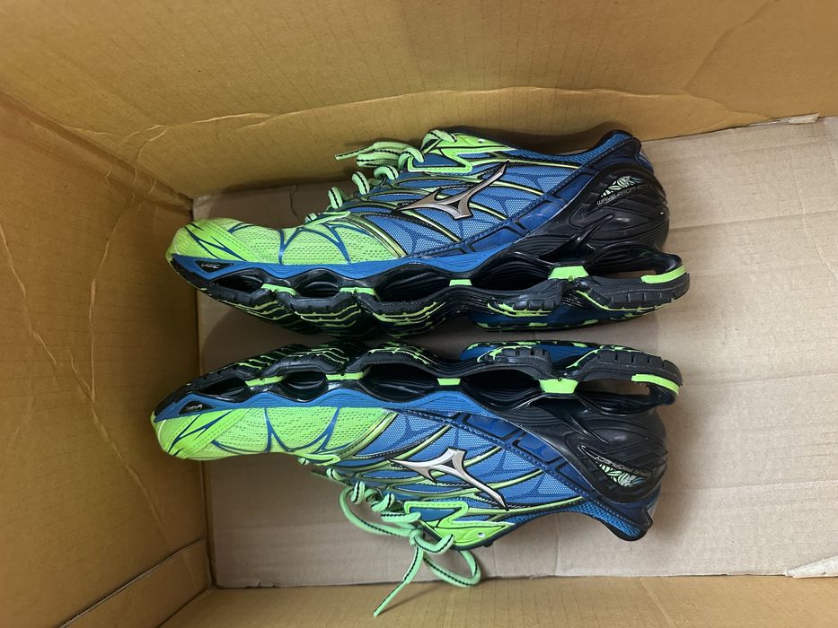 Кроссовки Mizuno