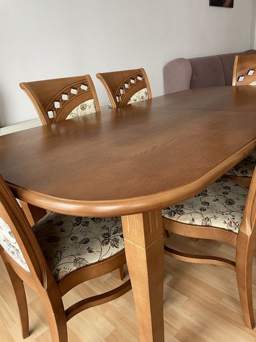 Stół z krzeslami na 12 osób