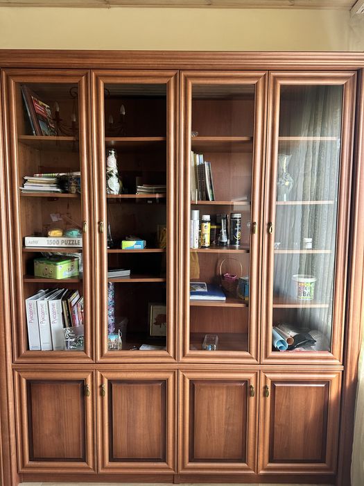 Книжкова шафа (стелаж)