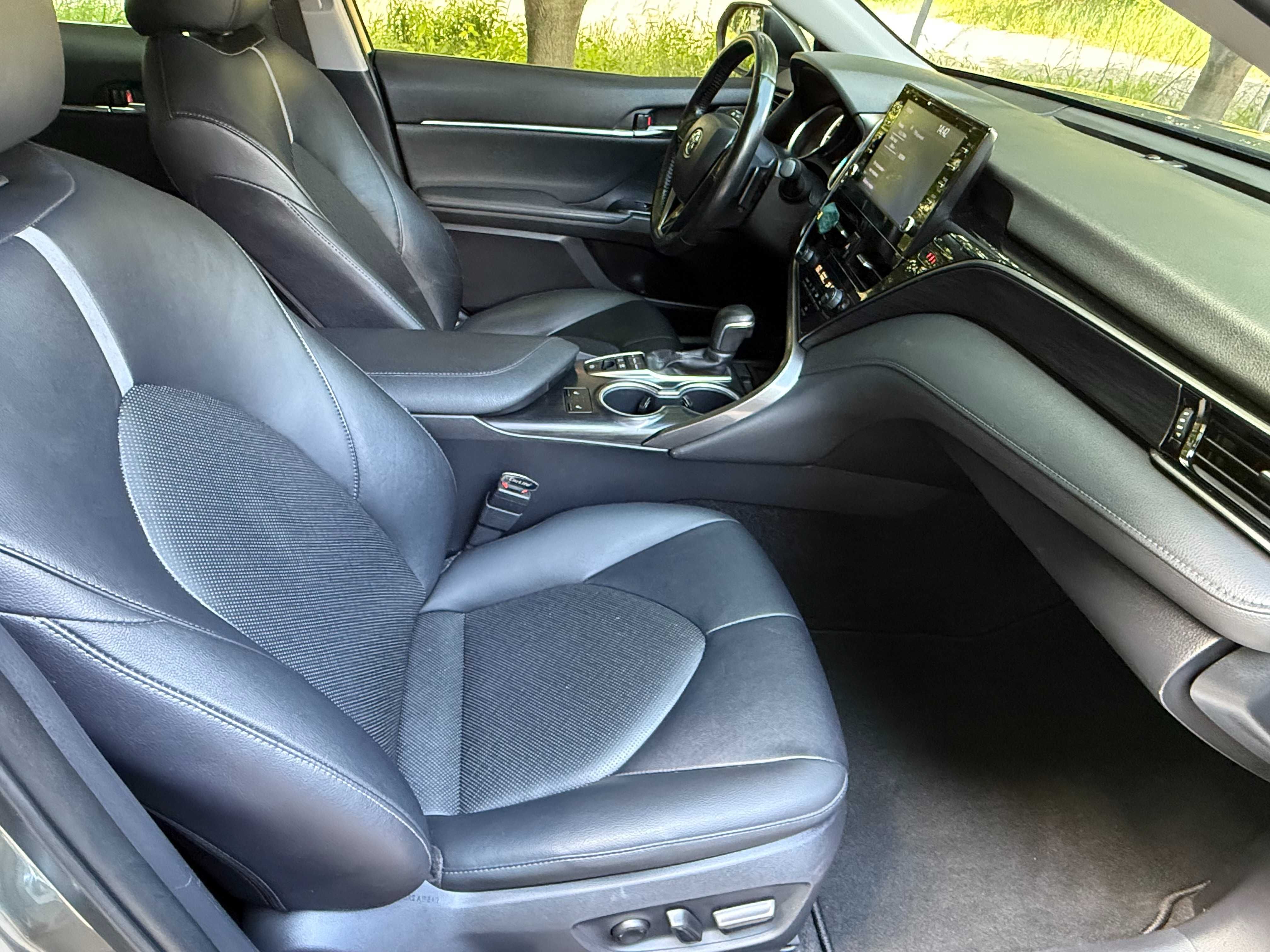 Toyota Camry 2021 Офіційна 2,5 Гібрид Гарний стан
