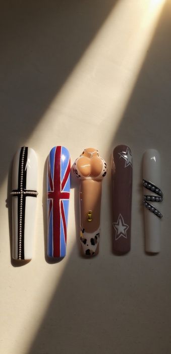 Авторські накладні нігті- ручний розпис  (на замовлення)
Або
У