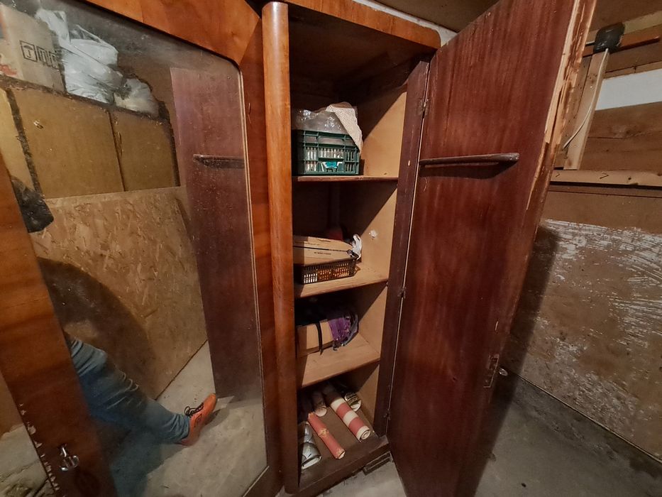 Sprzedam antyczną szafę