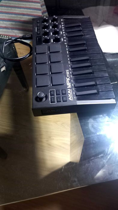 Akai MPK 3 Mini como novo.
