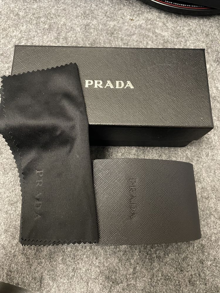 Oculos prada pretos