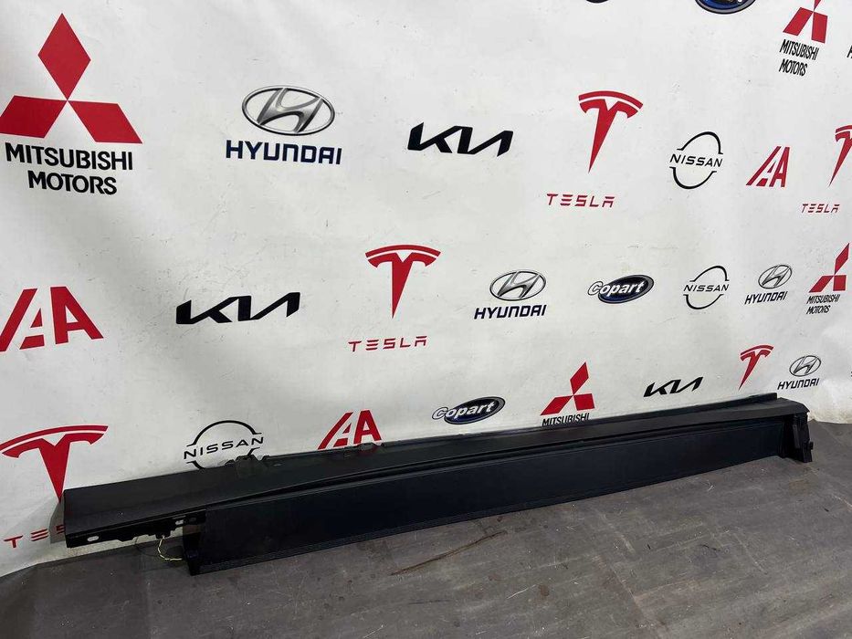 Накладка порогу права з підсвіткою нова оригінал  Ford Mustang Mach-E