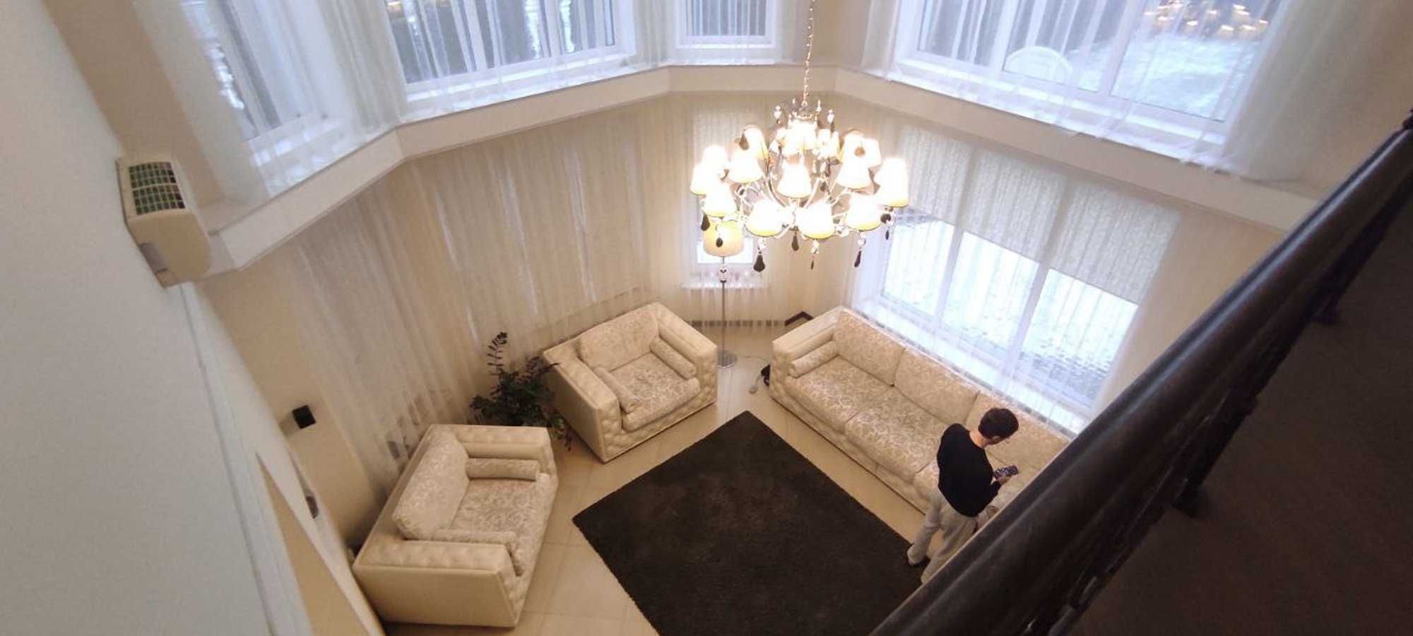 От хозяина. Шикарный дом. Вышгород 255 м2. 0,2 Га. Берег озера