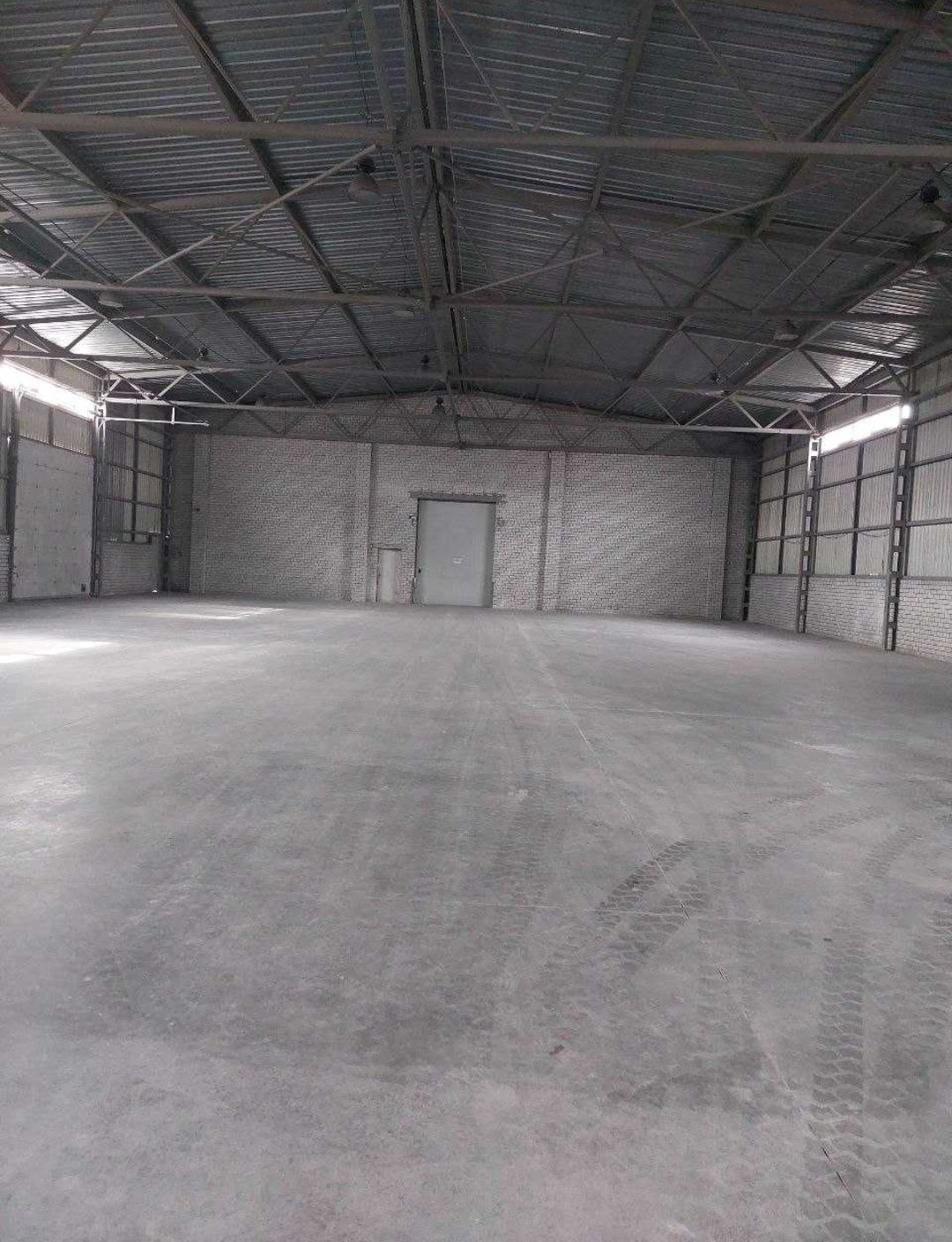 Приміщення 700 м²