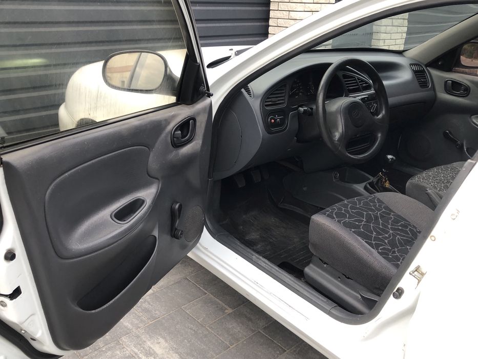Daewoo Lanos 1.5 бензин 2011